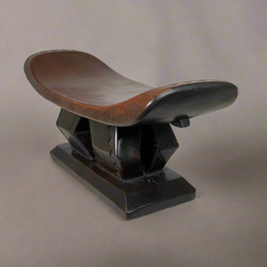 Ashanti stool #4 | GHANADESCRIPTION
This exquisit vintage Akan or Ashanti chair comes from Ghana and is made from wood and has beautiful tribal carvings.
DIMENSIONS
Height
25 cm
WiAfrican StoolsAshanti stool #4Ineza African Interior Art