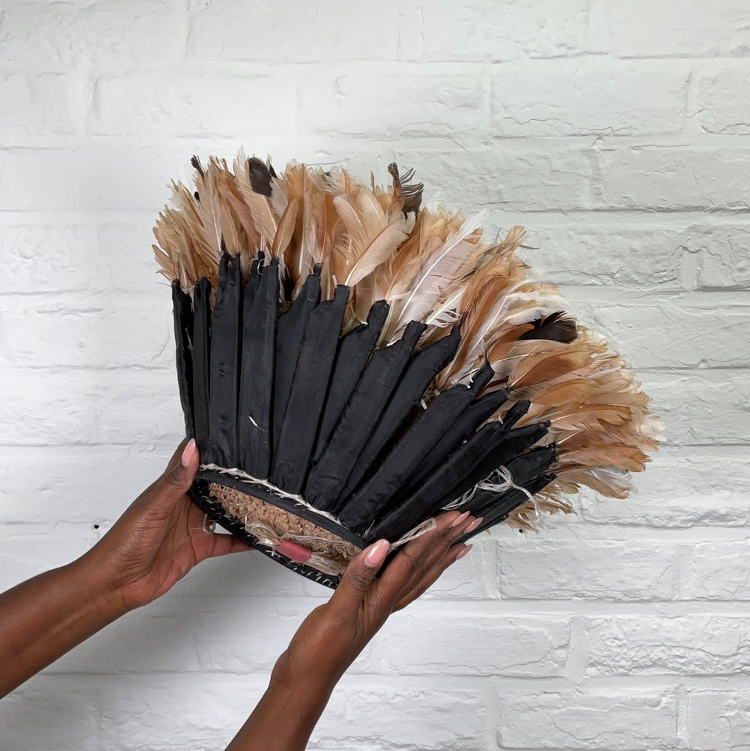 Juju hat medium #04 | CAMEROONDESCRIPTION
This beige / natural Juju hat was handcrafted by the Bamiléké people of Cameroon. Also known as a Tyn hat, this ceremonial headdress was traditionally Juju hat medium #04Ineza African Interior Art