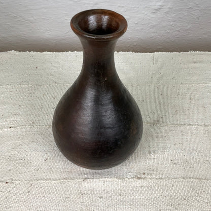 Vase model B Katiola #01 | IVORY COASTDESCRIPTION
This is a ceramic vase that is handmade and baked in a traditional wood fired oven in a small village in a small village in Ivory Coast.
 

COUNTRY OF ORVase modelIneza African Interior Art