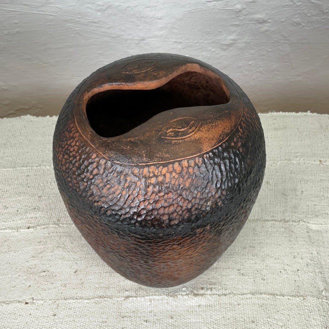 Vase Model A brushed #01 | IVORY COASTDESCRIPTION
This is a ceramic vase that is handmade and baked in a traditional wood fired oven by a wonderful family of artisans in a small village in a small villagVase ModelIneza African Interior Art