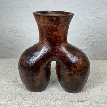 Coco fesse #01 | IVORY COASTDESCRIPTION
This COCO FESSE is a ceramic vase that is handmade and baked in a traditional wood fired oven by a wonderful family of artisans in a small village in IvoCoco fesse #01Ineza African Interior Art