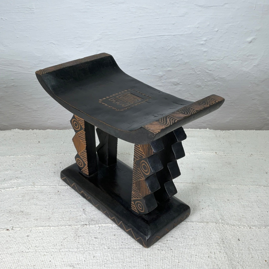 Ashanti stool #01 | GHANADESCRIPTION
This Akan or Ashanti stool comes from Ghana and is made from wood and has beautiful tribal carvings. 

DIMENSIONS




 Height
26 cm


Width
32 cm




SHIAfrican StoolsAshanti stool #01Ineza African Interior Art