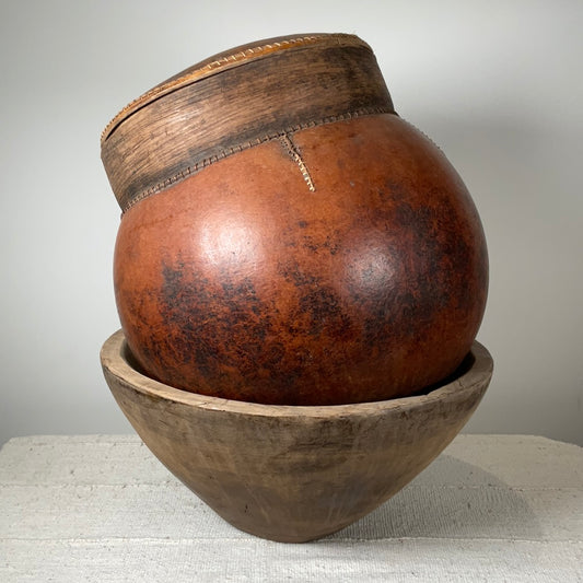 Vintage calabash with bowl in wood #01 | GHANA