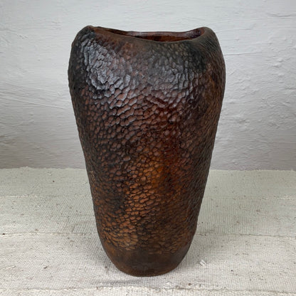 Vase Model A brushed #02DESCRIPTION
This is a ceramic vase that is handmade and baked in a traditional wood fired oven by a wonderful family of artisans in a small village in a small villagVase ModelIneza African Interior Art