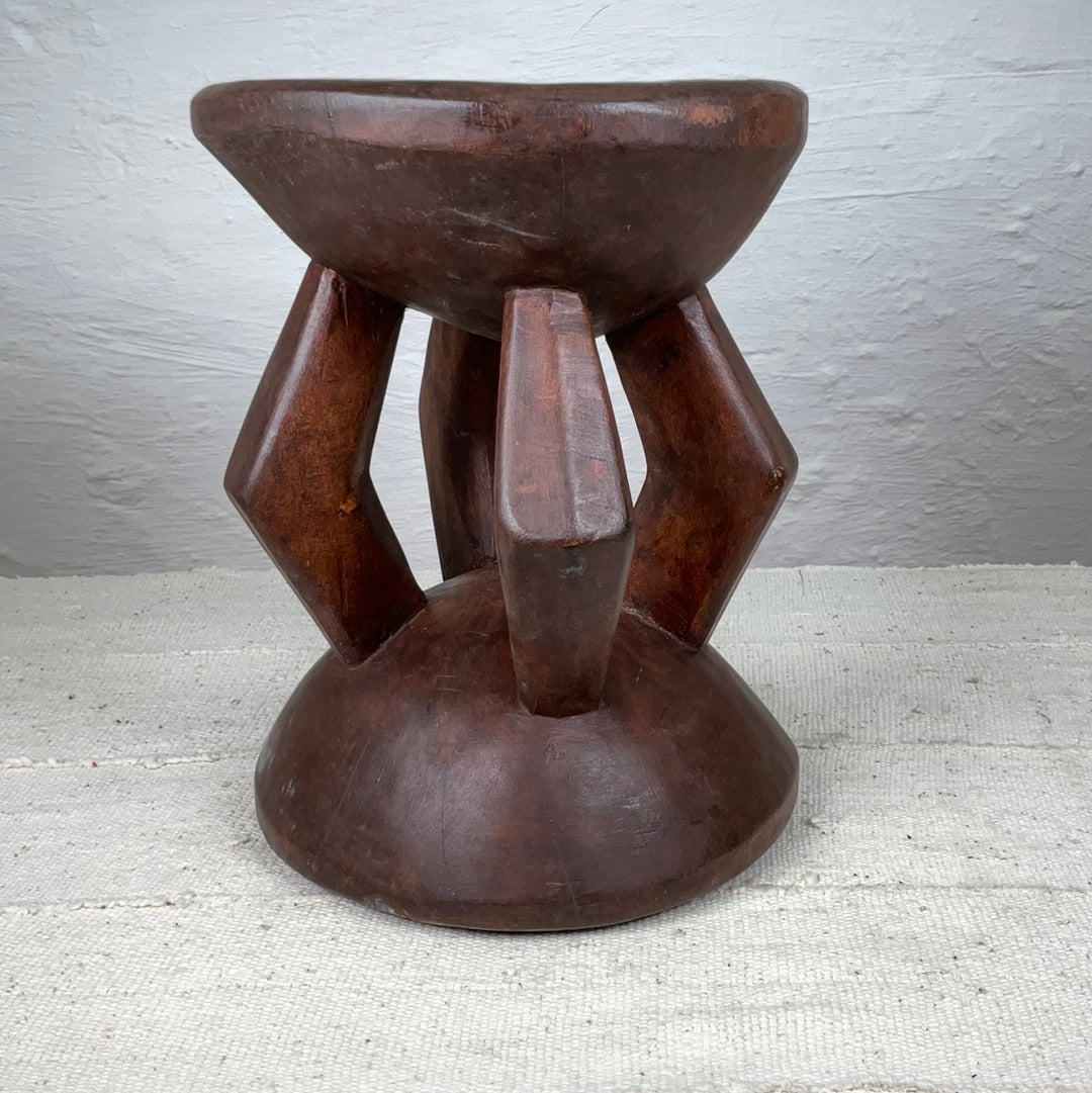 Dogon stool #01 | MALIDESCRIPTION
This Dogon stool is native to Mali and crafted from a single piece of indigenous wood, featuring four classic "elbow" feet.

DIMENSIONS




 Height
30 cmDogon stool #01Ineza African Interior Art