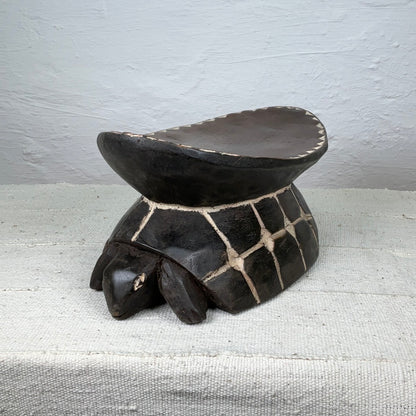 Turtle stool #01 | IVORY COASTDESCRIPTION
This original Turtle stool comes from Ivory Coast and is made from solid wood and has beautiful tribal carvings. 

DIMENSIONS




 Height
18,5 cm


WidthTurtle stool #01Ineza African Interior Art