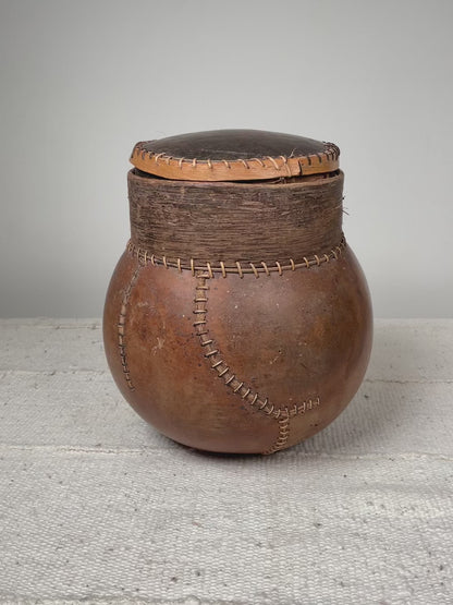 Vintage calabash with lid #01 | GHANA